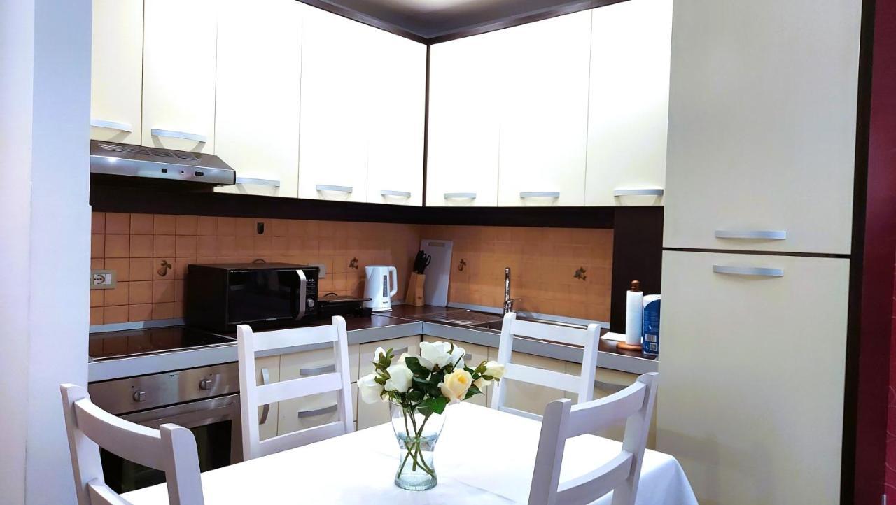 Spacious Family-Friendly Apartment In The Heart Of Bllok Tirana Exterior foto